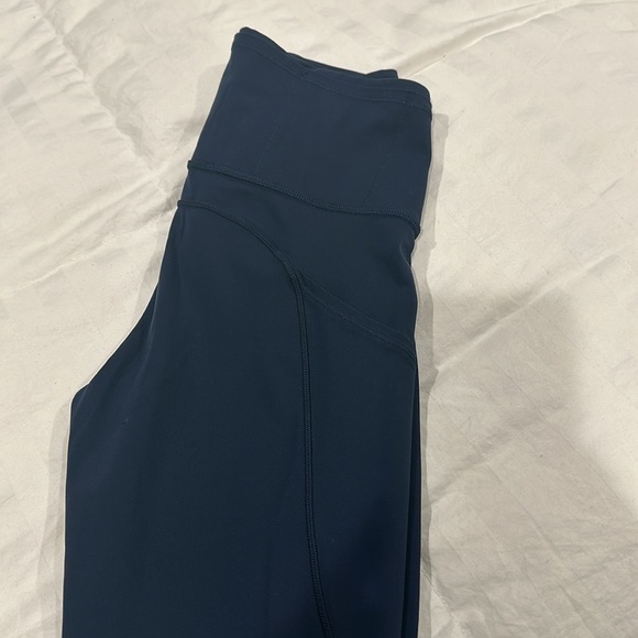 Lululemon legging, black, pockets, raw bottom, size 4, gently used - Picture 3 of 4